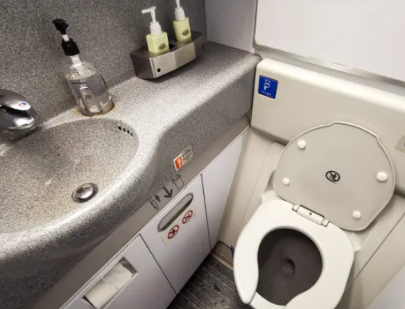 飛機廁所